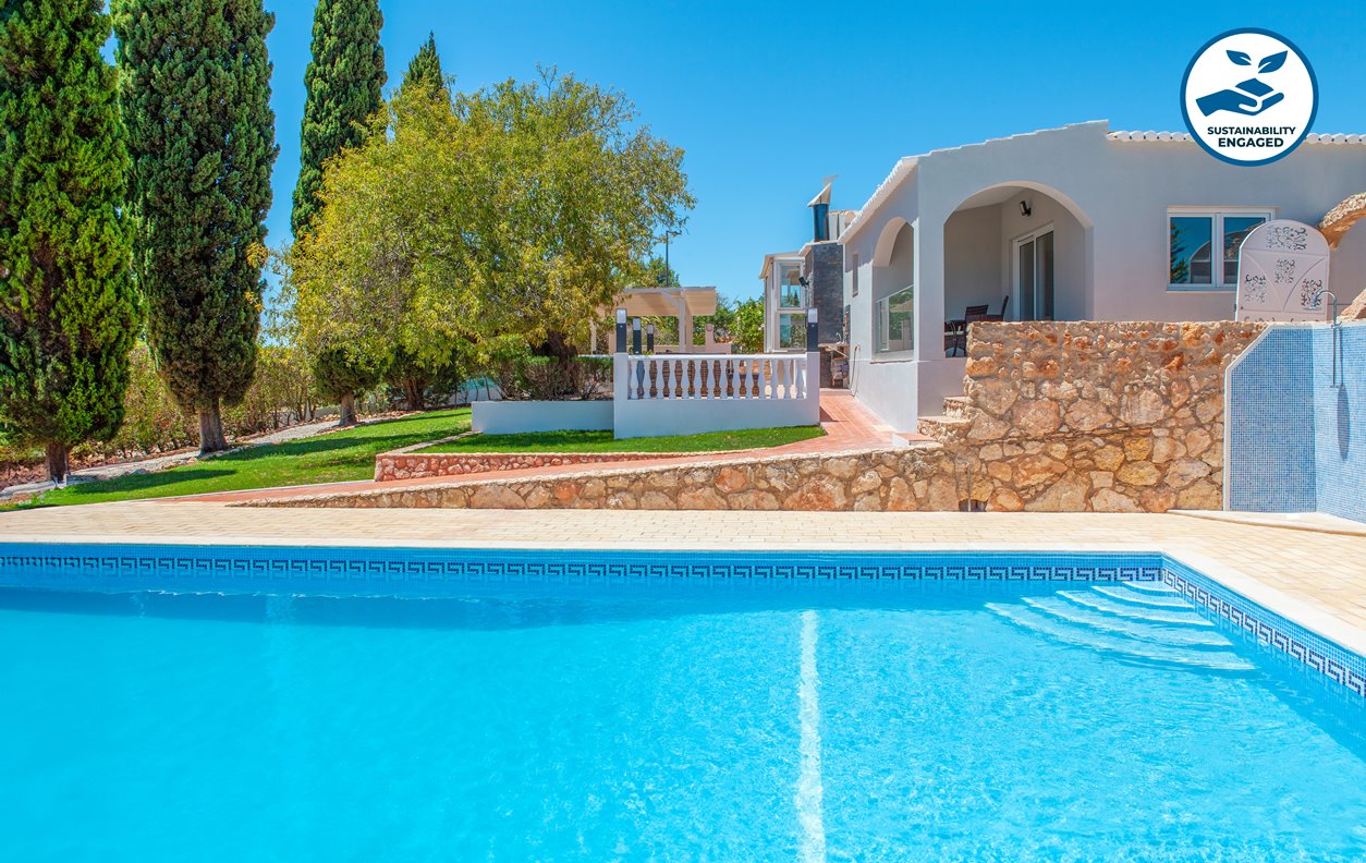 Charming Villa with Private Pool, Jacuzzi, Gardens - Perfect for Relaxing - 13771