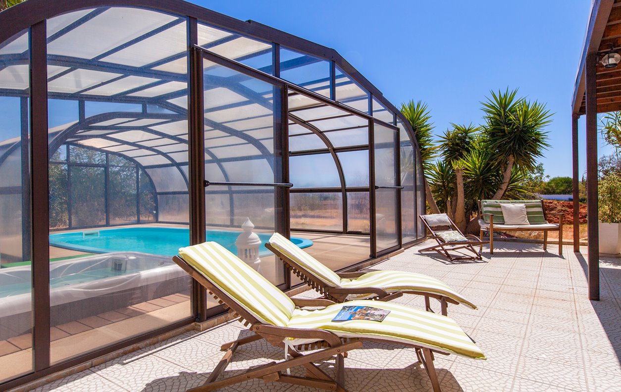 Villa in Armação de Pêra: Holiday Home with Heated Pool, Jacuzzi and Sea Views in the Algarve - 13774