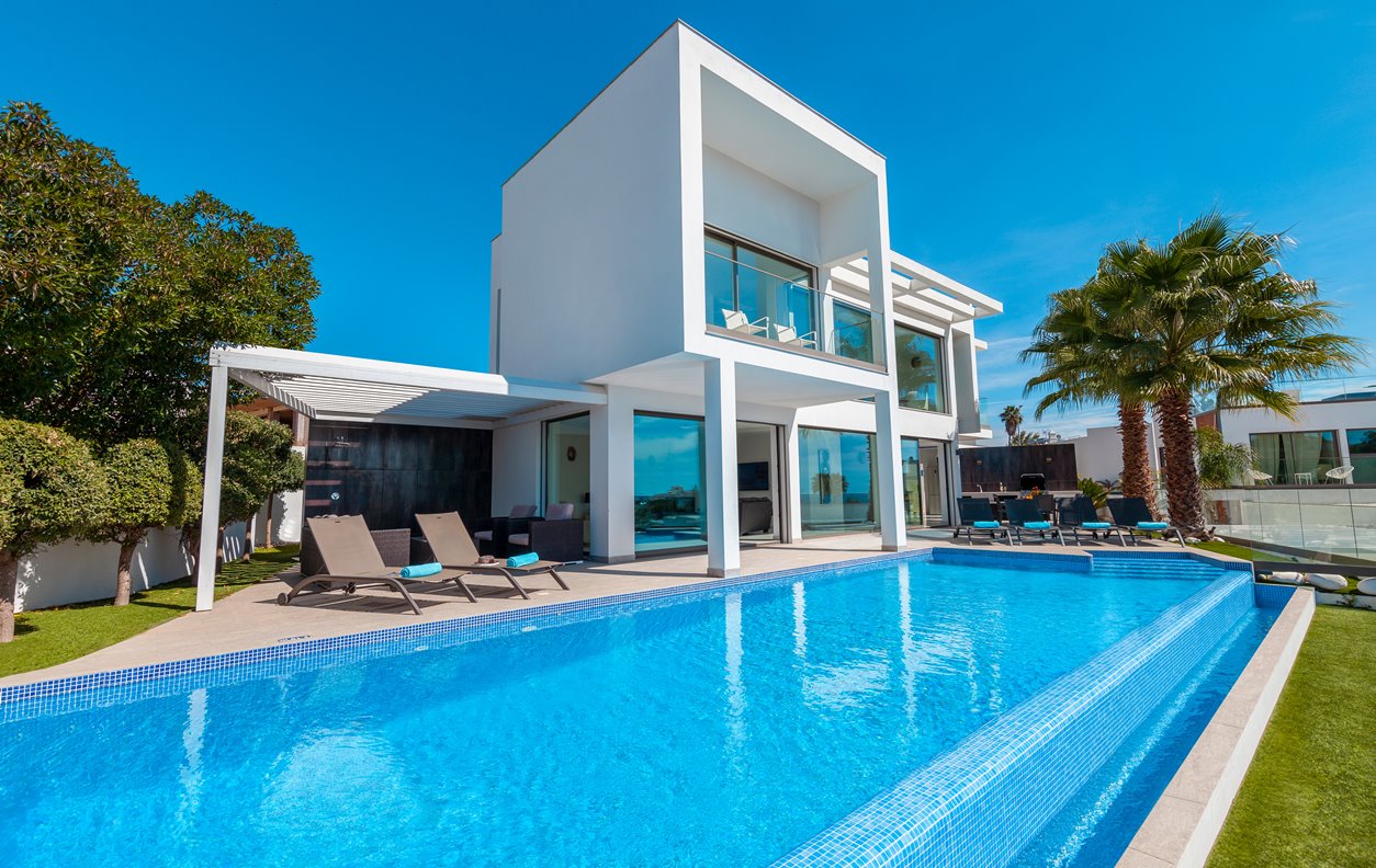 Elegant Villa in Armação de Pêra: Pool, BBQ and Wi-Fi - 13782